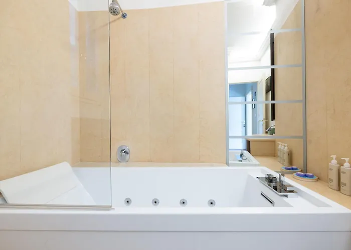 ゲストハウス Aldrovandi And With Private Garden 3*