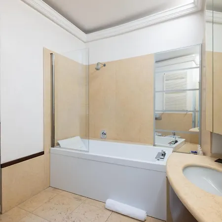 Aldrovandi And With Private Garden Pensión 3*